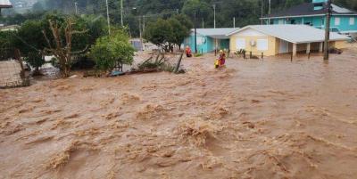 Sobe para 42 o número de mortos com passagem de ciclone no sul do Brasil - TVI