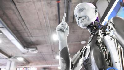 Mais produtividade, mas mais riscos. Que efeitos terá a inteligência artificial no mercado de trabalho? - TVI