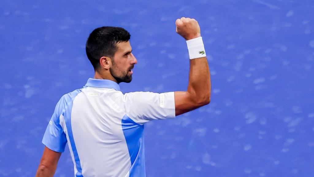 Novak Djokovic festeja no encontro das meias-finais do US Open (BRIAN HIRSCHFELD/EPA)