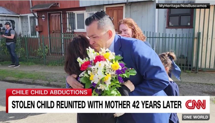 Bebé raptado no Chile reencontra a mãe aos 42 anos 