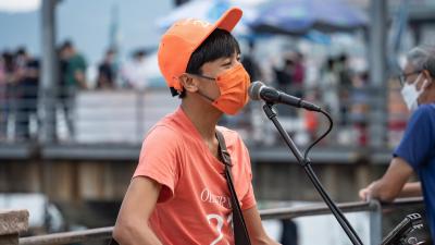 Músico de Hong Kong conhecido por tocar cântico pró-democracia banido de Macau - TVI