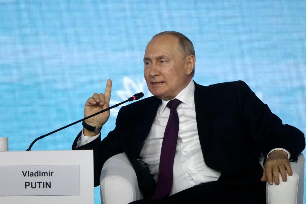 Vladimir Putin no Fórum Económico Oriental, que decorre na cidade russa Vladivostok (Getty Images)