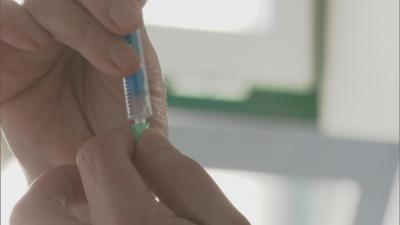 Vacina da gripe nos lares terá dose mais elevada e a da covid-19 estará adaptada às novas variantes - TVI