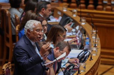 Costa desautoriza Medina: salário mínimo vai continuar sem pagar IRS - TVI
