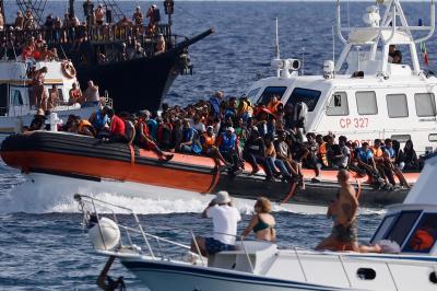 França diz que não vai acolher migrantes procedentes de Lampedusa - TVI