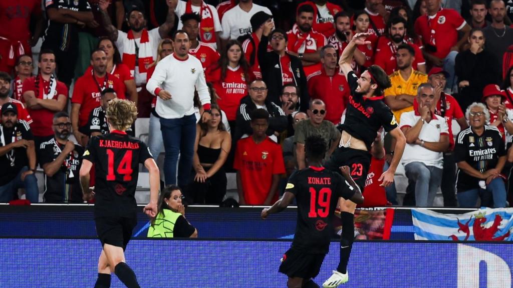 Roko Simic festeja golo do Salzburgo ante o Benfica, o que abriu o marcador (JOSÉ SENA GOULÃO/Lusa)