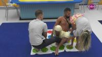 Hilariante: Concorrentes do anexo jogam ao Twister! Veja tudo - Big Brother