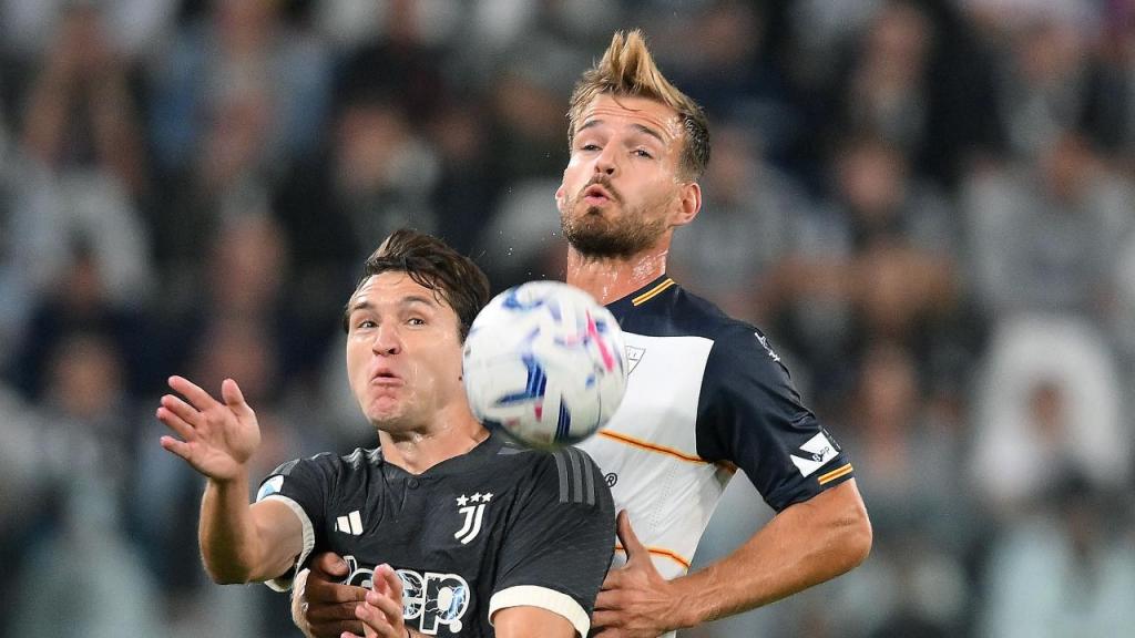Federico Chiesa e Marin Pongracic no Juventus-Lecce (Alessandro Di Marco/EPA)
