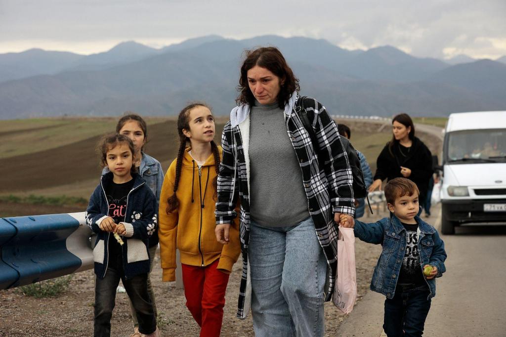 Refuagiados do Nagorno-Karabakh (AP)