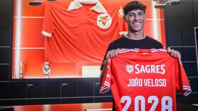 OFICIAL: Benfica segura João Veloso com contrato até 2028 - TVI