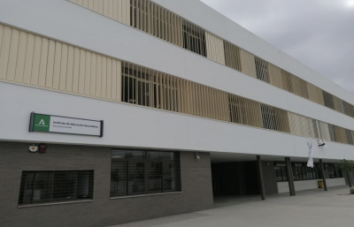 Cádiz: menor detido após esfaquear vários professores e alunos em escola secundária - TVI