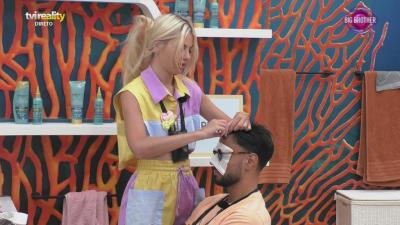 Dulce Pinto diverte-se a fazer um penteado a Francisco Vale: «Que consequência estúpida!» - Big Brother