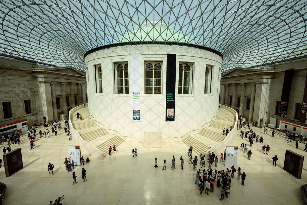 O Great Court do Museu Britânico (British Museum), com telhado de vidro, fotografado em agosto de 2023. Leon Neal/Getty Images