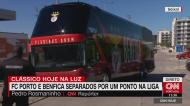 Autocarro com os jogadores do Benfica já chegou ao Seixal