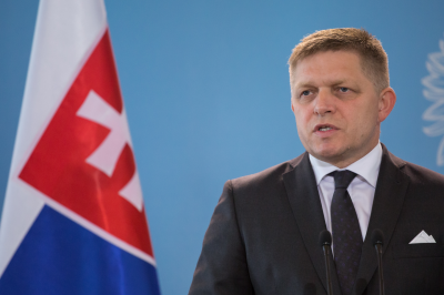 Antigo primeiro-ministro pró-russo que prometeu "cessar imediatamente" ajuda à Ucrânia vence legislativas na Eslováquia - TVI