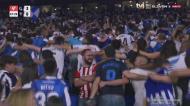 O incrível vídeo de um adepto do Ath. Bilbao no meio da claque do maior rival