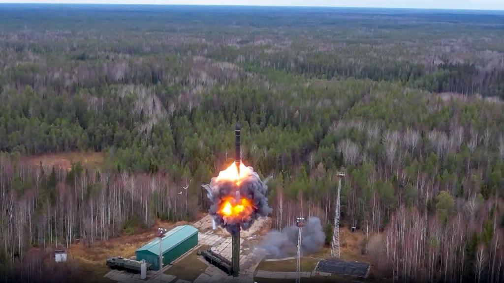 Teste com míssil balístico intercontinental da Rússia (AP)