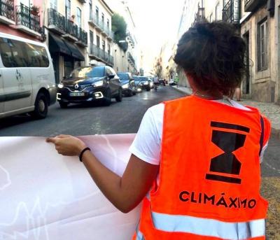 Ativistas climáticos voltaram a cortar o trânsito em Lisboa - TVI