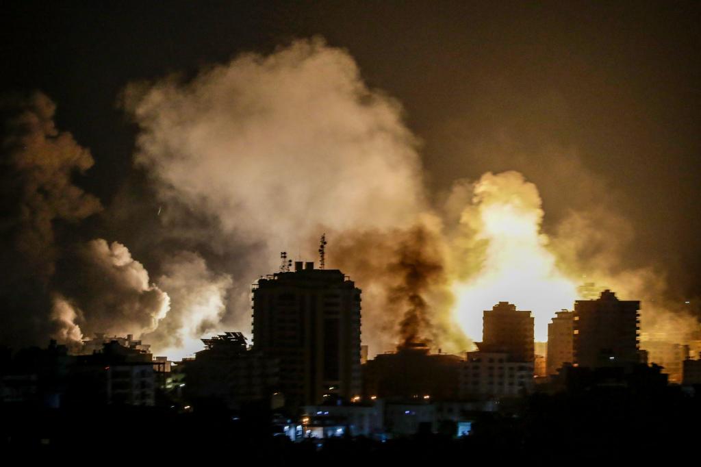 Ataque israelitas à Faixa de Gaza, noite de 9 de outubro de 2023 (MOHAMMED SABER/EPA visa Lusa)
