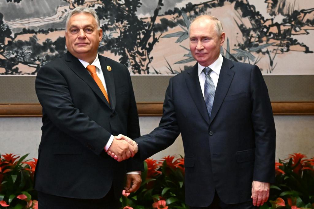 Viktor Orbán e Vladimir Putin (AP)