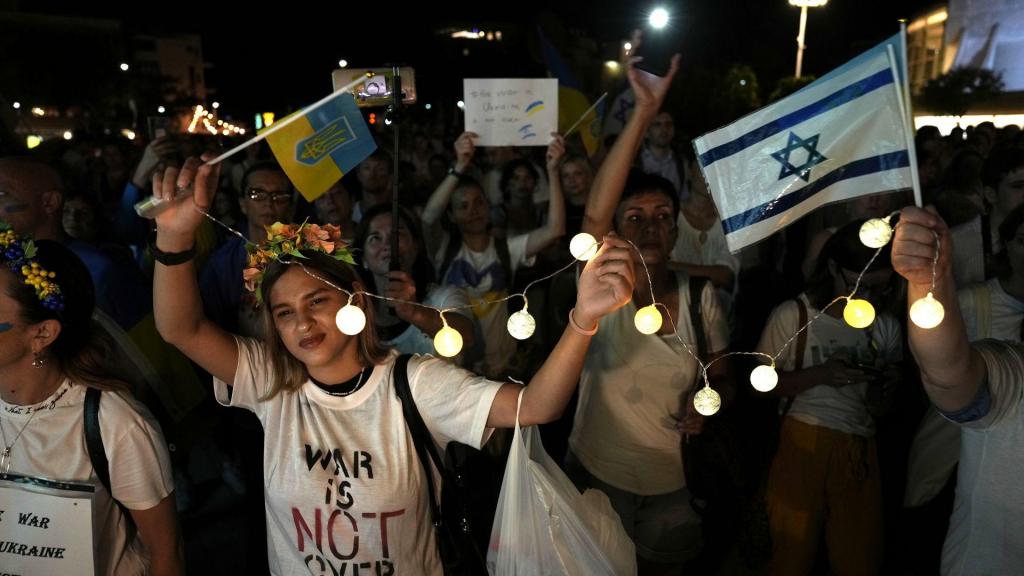Protesto a favor de Ucrânia e Israel (Ariel Schalit/AP)