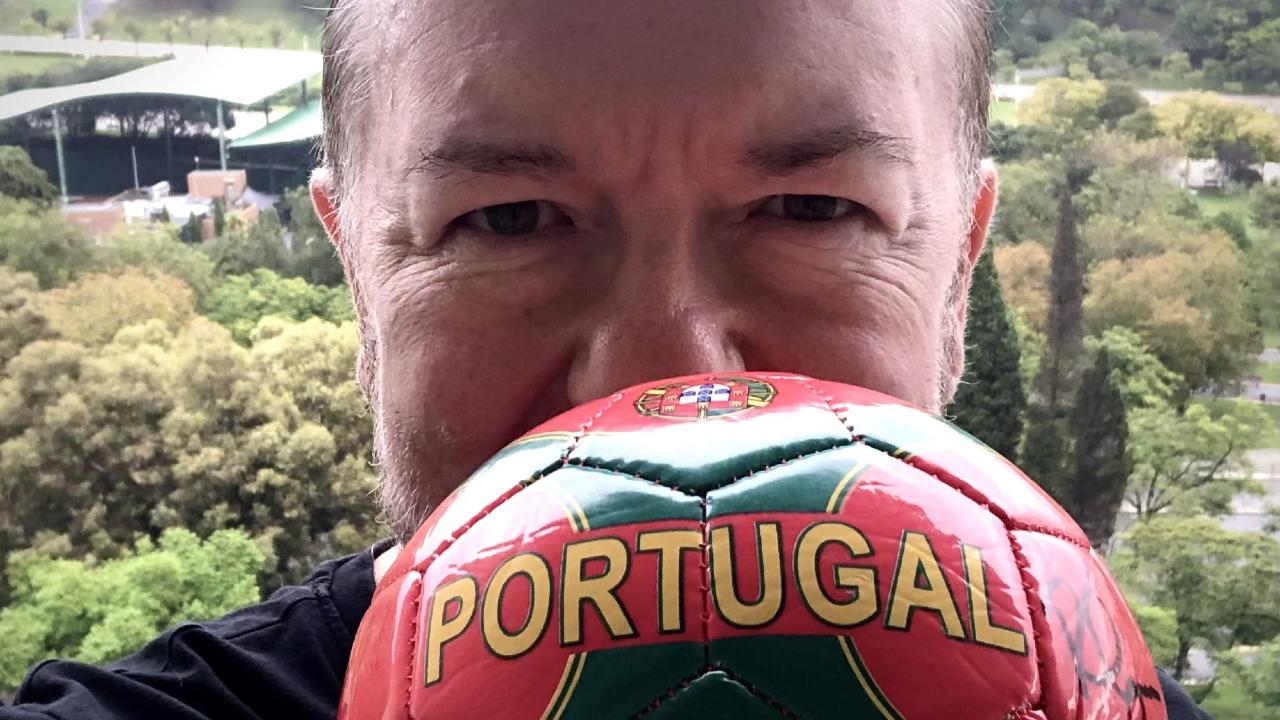 Bola da Liga de Portugal autografada por vários artistas - 3