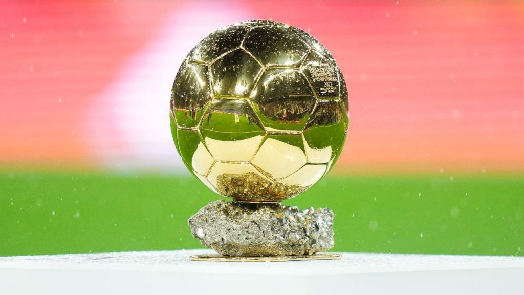 Bola de Ouro: Benzema, do Real Madrid, recebe prêmio de melhor do