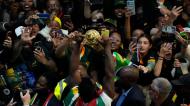 Seleção África do Sul recebida por milhares de adeptos no regresso a casa