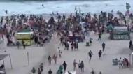 Batalha campal na praia de Copcabana no Rio de Janeiro