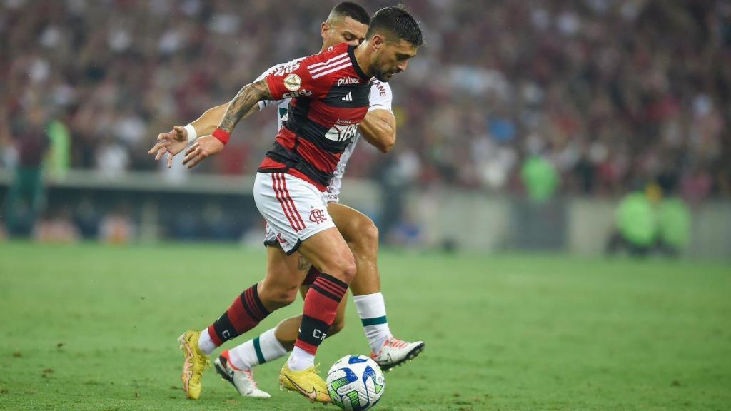 Brasil: Flamengo cede empate (1-1) no clássico com o Fluminense e falha  liderança - TVI Notícias