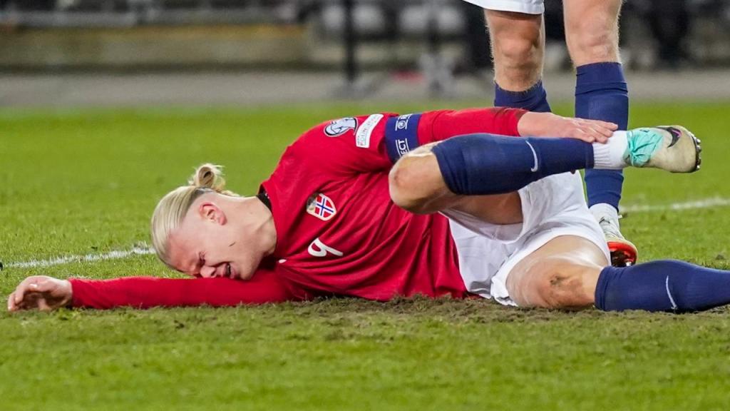 Erling Haaland lesionou-se no Noruega-Ilhas Faroé (Lisa Aserud/EPA)