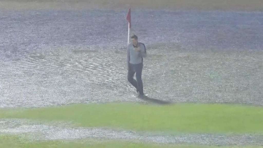 Campo alagado e chuva intensa: jogo do Canadá adiado (vídeo/twitter)