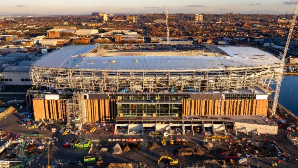O novo estádio do Everton em fase de construção