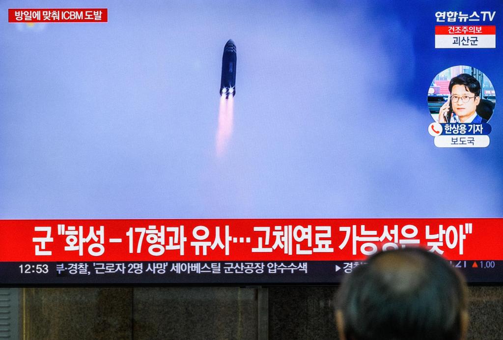 Míssil lançado pela Coreia do Norte (Photo by Kim Jae-Hwan/SOPA Images/LightRocket via Getty Images)