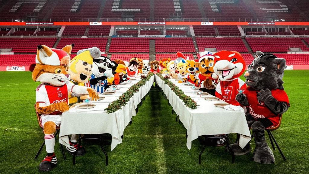 PSV juntou mascotes à mesa no estádio (Foto: PSV)