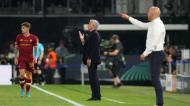 José Mourinho e Arne Slot (AP Photo/Thanassis Stavrakis)