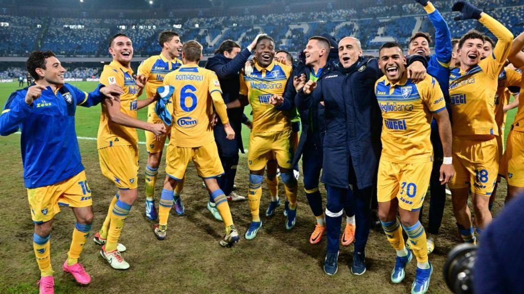 Frosinone goleou Nápoles na Taça de Itália (EPA/CIRO FUSCO)