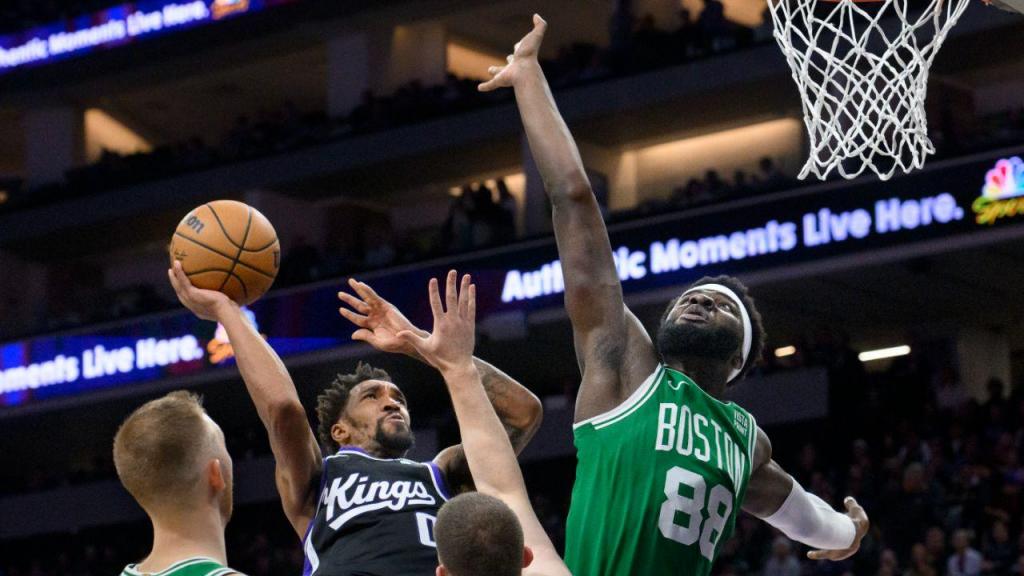 Sacramento Kings-Boston Celtics (AP Photo/Randall Benton)