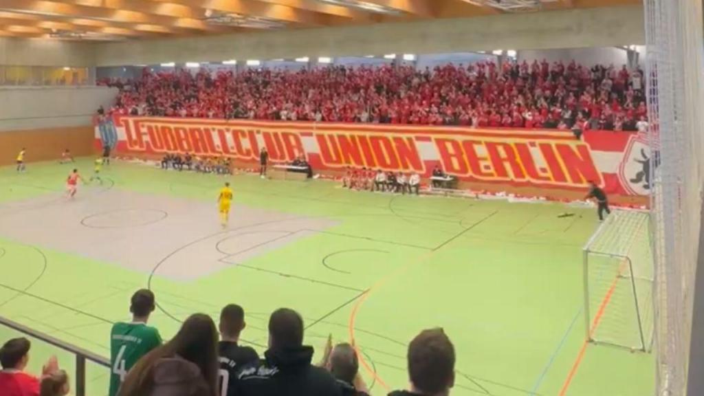 Adeptos do Union Berlim foram apoiar a equipa de juniores de futsal do clube
