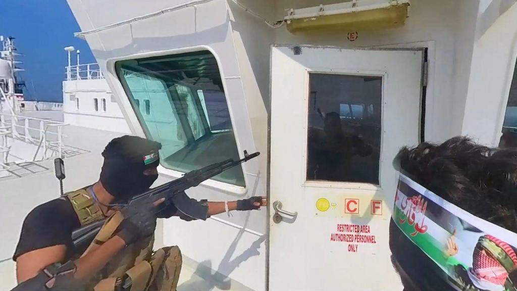 Rebeldes Houthis atacam navio (AP)
