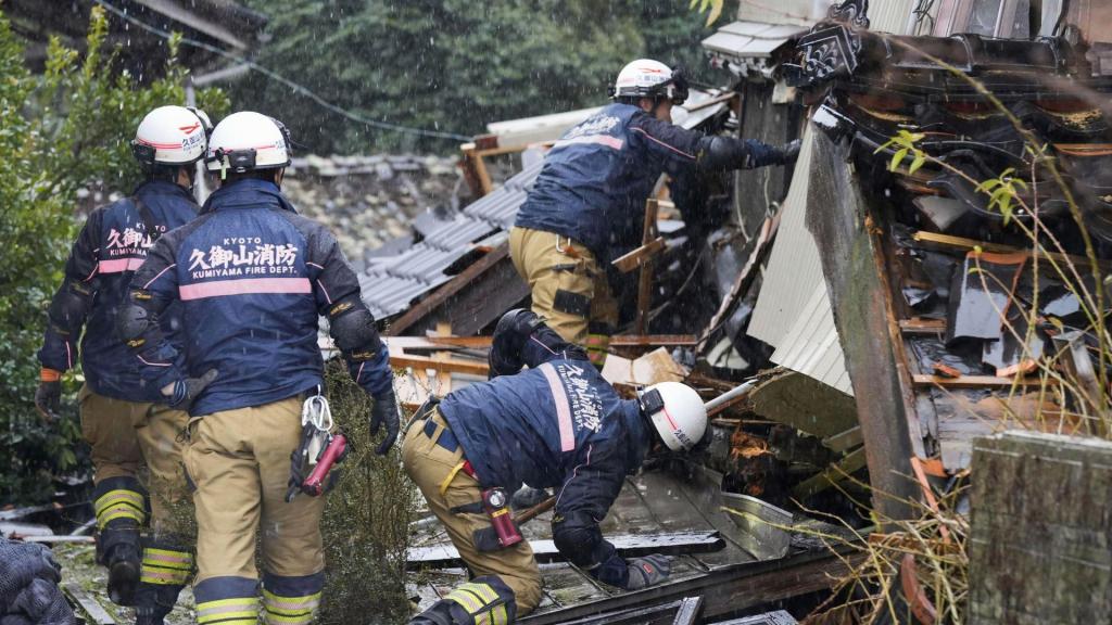 Continuam as operações de resgate após sismo em Suzu, Ishikawa (AP Photos)