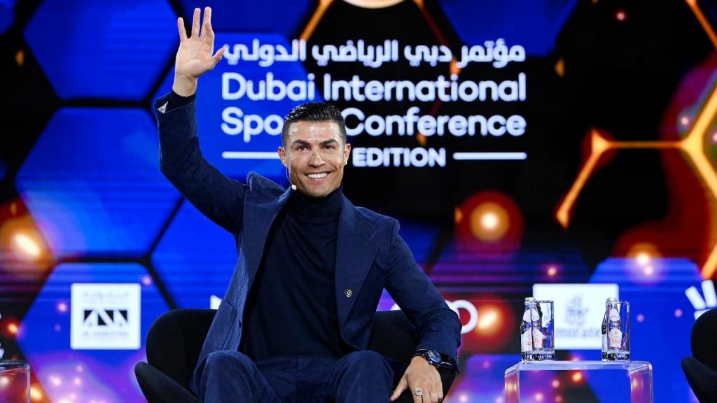 Cristiano Ronaldo nos Globe Soccer Awards, no Dubai (Fabio Ferrari/LaPresse via AP)