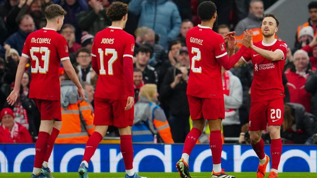 Liverpool festeja golo de Diogo Jota ante o Norwich, para a Taça de Inglaterra (AP/Jon Super)