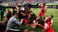 Jogadores da Jordânia festejam após a vitória ante o Iraque na Taça Asiática (Zhizhao Wu/Getty Images)
