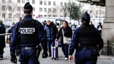 Ataque com faca e martelo faz pelo menos três feridos em Paris, um suspeito detido - TVI
