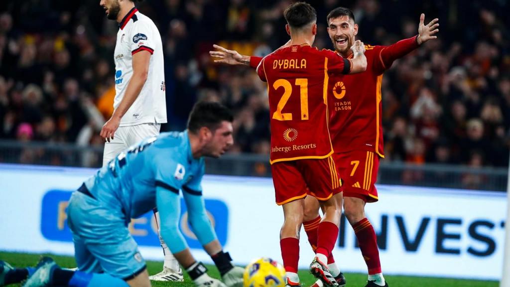 Dybala celebra um dos golos da Roma na receção ao Cagliari
