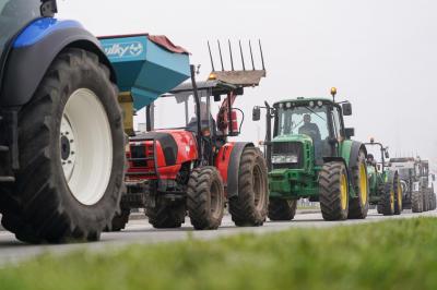 Bloqueio dos agricultores em Valença continua até "serem ouvidas" reivindicações do Norte - TVI