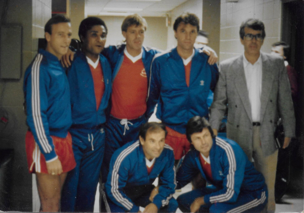Com Neeskens, Eusébio, Johnny Rep, Rudd Krol, António Simões e Wim Surbier, em 1982, em Nova Iorque