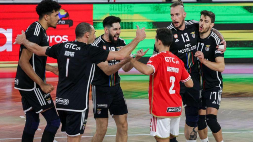 A equipa de voleibol do Benfica continua invencível no campeonato