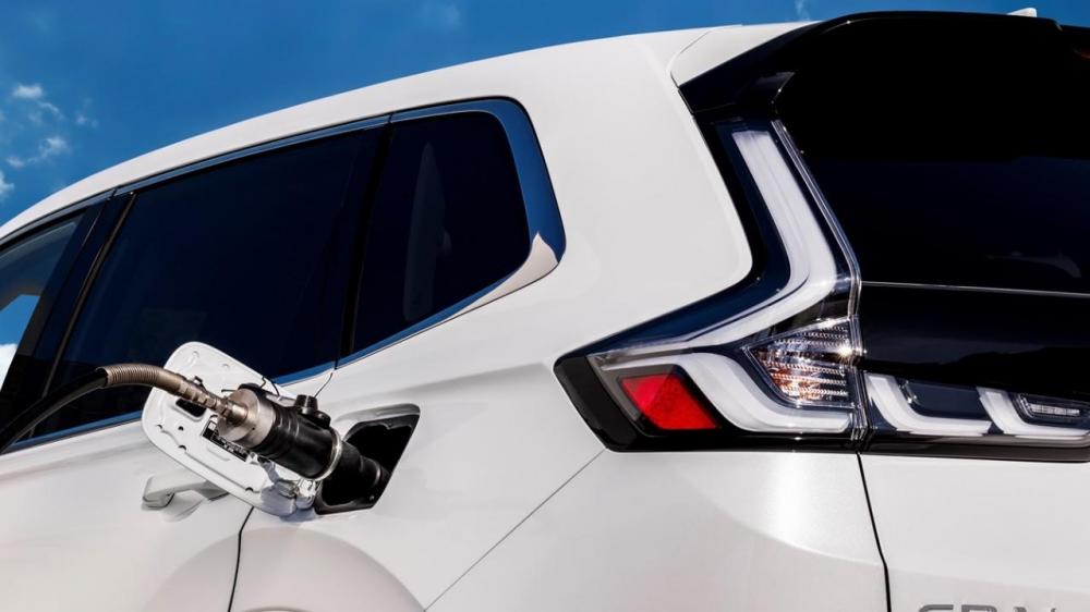 Honda CR-V fuel cell - AWAY